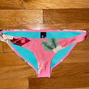 Triangl bikini pink floral bottoms